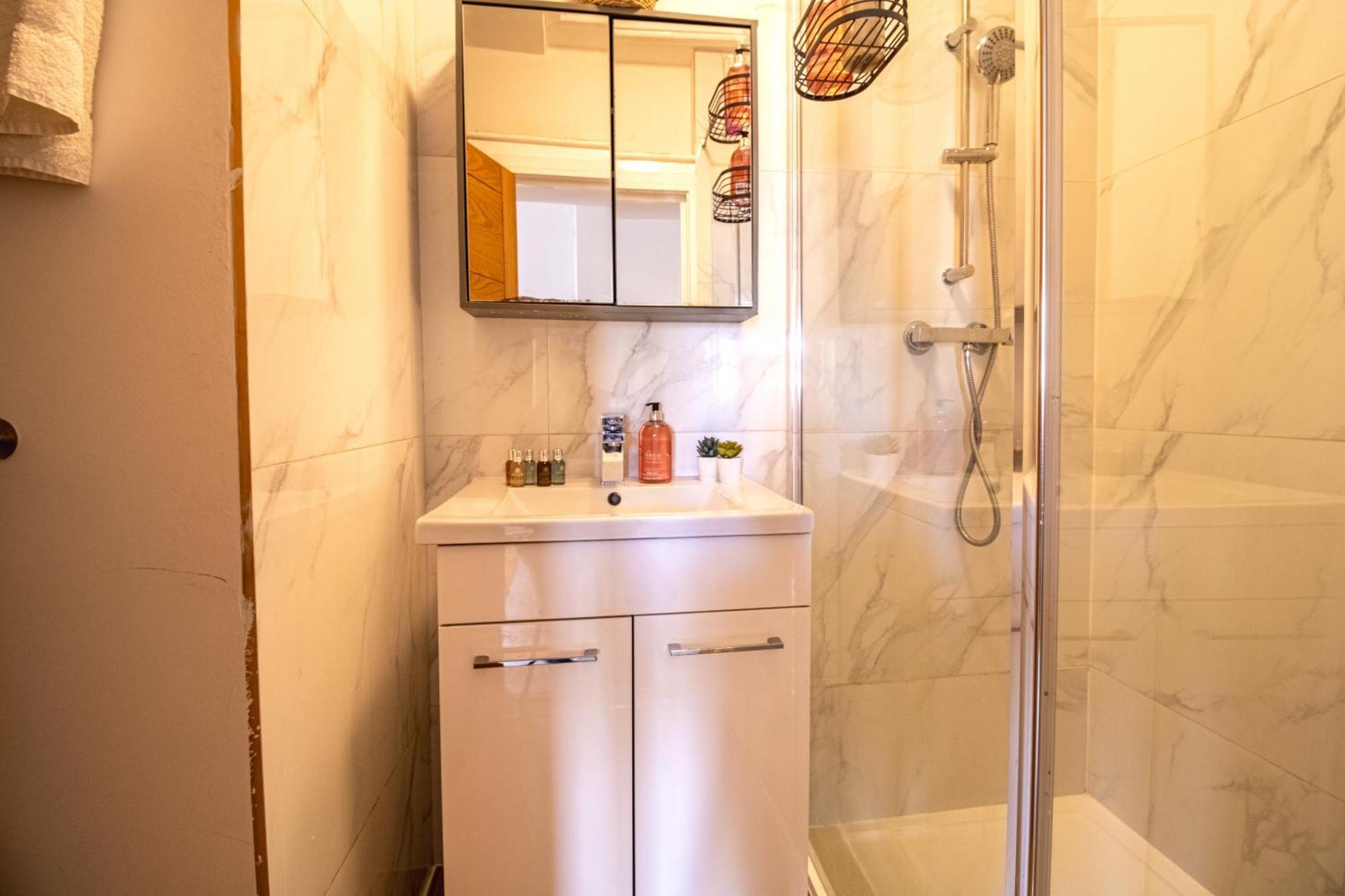 Spacious Studio Apartment On Oxford Street 9Gc لندن المظهر الخارجي الصورة